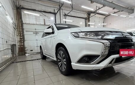 Mitsubishi Outlander III рестайлинг 3, 2022 год, 2 660 000 рублей, 35 фотография