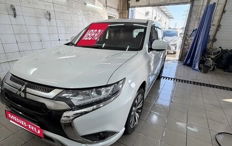 Mitsubishi Outlander III рестайлинг 3, 2022 год, 2 660 000 рублей, 28 фотография