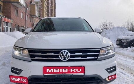 Volkswagen Tiguan II, 2020 год, 3 050 000 рублей, 3 фотография