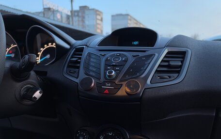 Ford Fiesta, 2015 год, 645 000 рублей, 6 фотография