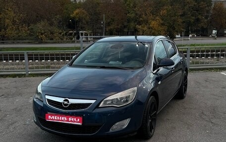 Opel Astra J, 2011 год, 800 000 рублей, 1 фотография