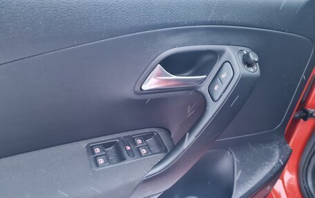 Volkswagen Polo VI (EU Market), 2010 год, 650 000 рублей, 24 фотография