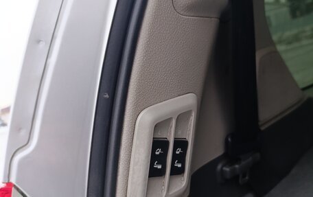 Toyota Land Cruiser Prado 150 рестайлинг 2, 2010 год, 3 300 000 рублей, 12 фотография