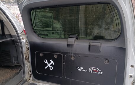 Toyota Land Cruiser Prado 150 рестайлинг 2, 2010 год, 3 300 000 рублей, 5 фотография