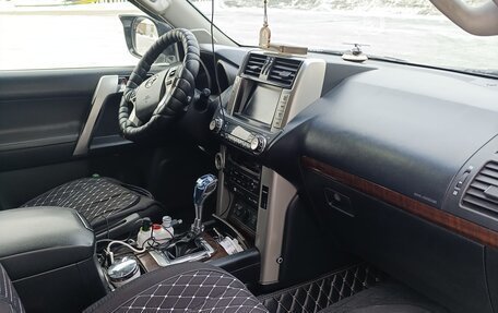 Toyota Land Cruiser Prado 150 рестайлинг 2, 2010 год, 3 300 000 рублей, 19 фотография