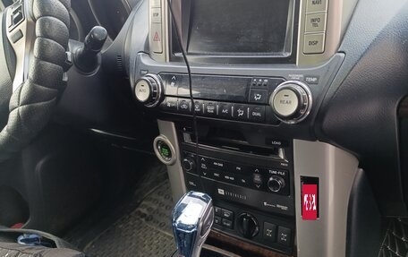 Toyota Land Cruiser Prado 150 рестайлинг 2, 2010 год, 3 300 000 рублей, 16 фотография