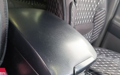 Toyota Land Cruiser Prado 150 рестайлинг 2, 2010 год, 3 300 000 рублей, 15 фотография