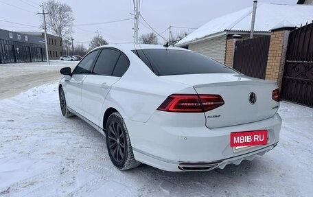Volkswagen Passat B8 рестайлинг, 2015 год, 1 980 000 рублей, 2 фотография