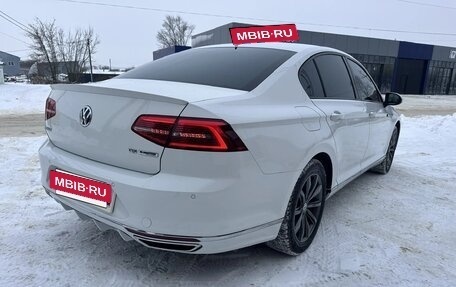 Volkswagen Passat B8 рестайлинг, 2015 год, 1 980 000 рублей, 15 фотография