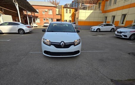 Renault Logan II, 2017 год, 650 000 рублей, 2 фотография