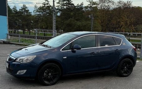 Opel Astra J, 2011 год, 800 000 рублей, 2 фотография