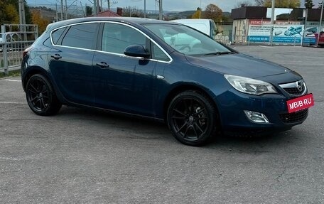 Opel Astra J, 2011 год, 800 000 рублей, 11 фотография