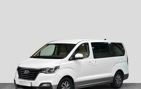 Hyundai H-1 II рестайлинг, 2018 год, 3 110 000 рублей, 1 фотография