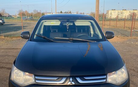 Mitsubishi Outlander III рестайлинг 3, 2013 год, 830 000 рублей, 4 фотография