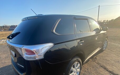 Mitsubishi Outlander III рестайлинг 3, 2013 год, 830 000 рублей, 2 фотография