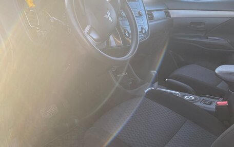 Mitsubishi Outlander III рестайлинг 3, 2013 год, 830 000 рублей, 5 фотография