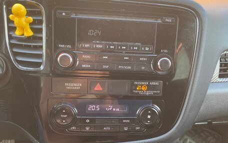 Mitsubishi Outlander III рестайлинг 3, 2013 год, 830 000 рублей, 13 фотография