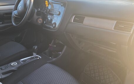 Mitsubishi Outlander III рестайлинг 3, 2013 год, 830 000 рублей, 9 фотография