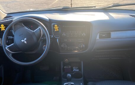 Mitsubishi Outlander III рестайлинг 3, 2013 год, 830 000 рублей, 10 фотография