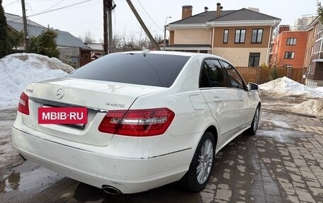 Mercedes-Benz E-Класс, 2011 год, 2 150 000 рублей, 3 фотография