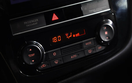 Mitsubishi Outlander III рестайлинг 3, 2019 год, 1 839 000 рублей, 15 фотография