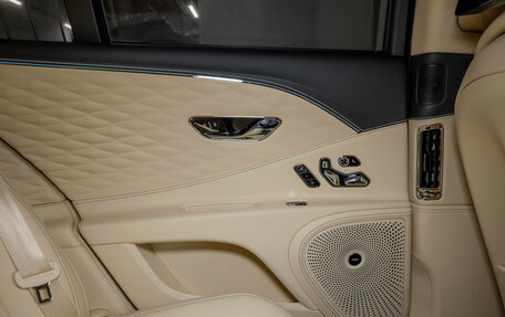 Bentley Flying Spur, 2022 год, 20 990 000 рублей, 38 фотография