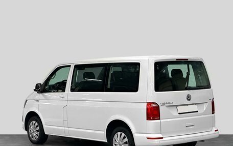 Volkswagen Caravelle T6 рестайлинг, 2017 год, 3 105 000 рублей, 4 фотография