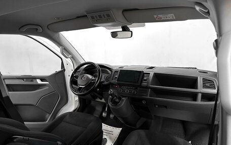 Volkswagen Caravelle T6 рестайлинг, 2017 год, 3 105 000 рублей, 12 фотография