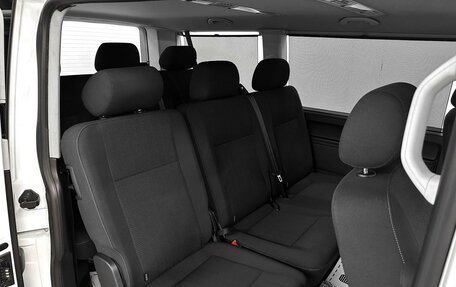 Volkswagen Caravelle T6 рестайлинг, 2017 год, 3 105 000 рублей, 13 фотография