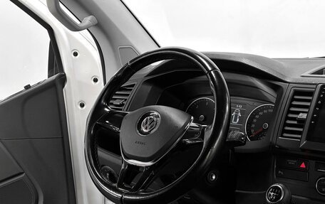 Volkswagen Caravelle T6 рестайлинг, 2017 год, 3 105 000 рублей, 9 фотография