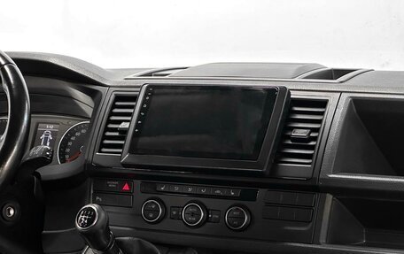 Volkswagen Caravelle T6 рестайлинг, 2017 год, 3 105 000 рублей, 11 фотография