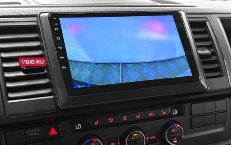 Volkswagen Caravelle T6 рестайлинг, 2017 год, 3 105 000 рублей, 8 фотография