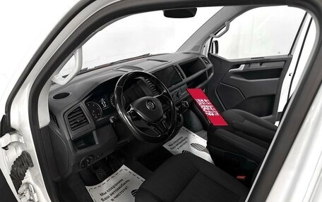 Volkswagen Caravelle T6 рестайлинг, 2017 год, 3 105 000 рублей, 6 фотография