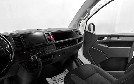 Volkswagen Caravelle T6 рестайлинг, 2017 год, 3 105 000 рублей, 7 фотография