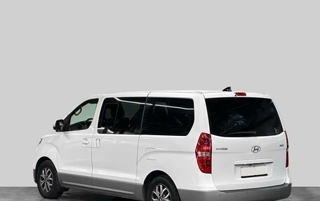 Hyundai H-1 II рестайлинг, 2018 год, 3 110 000 рублей, 4 фотография