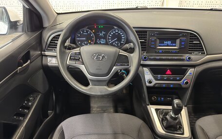 Hyundai Elantra VI рестайлинг, 2017 год, 1 050 000 рублей, 7 фотография