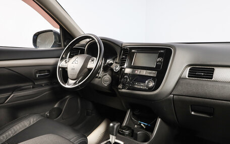 Mitsubishi Outlander III рестайлинг 3, 2014 год, 1 499 000 рублей, 17 фотография