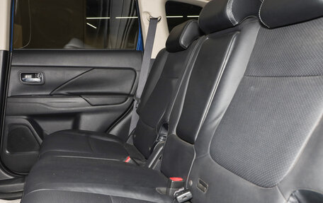 Mitsubishi Outlander III рестайлинг 3, 2014 год, 1 499 000 рублей, 18 фотография