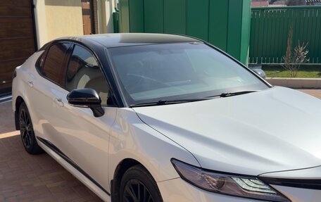 Toyota Camry, 2021 год, 3 800 000 рублей, 2 фотография