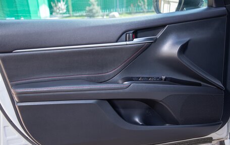 Toyota Camry, 2021 год, 3 800 000 рублей, 10 фотография
