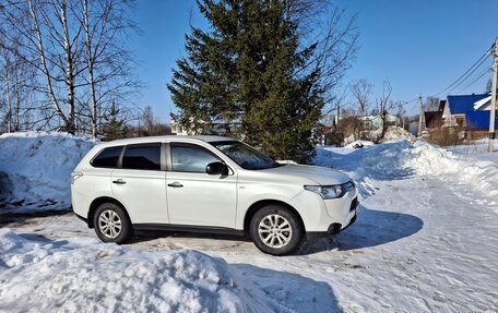 Mitsubishi Outlander III рестайлинг 3, 2014 год, 1 190 000 рублей, 2 фотография