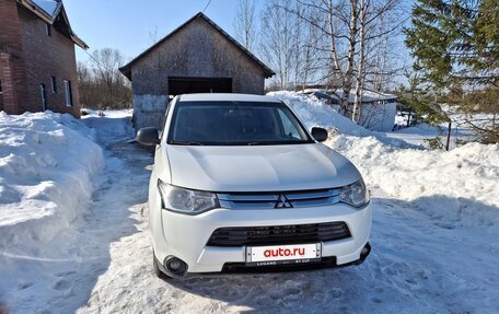Mitsubishi Outlander III рестайлинг 3, 2014 год, 1 190 000 рублей, 3 фотография