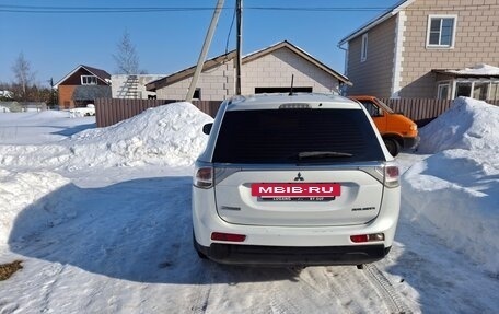 Mitsubishi Outlander III рестайлинг 3, 2014 год, 1 190 000 рублей, 5 фотография