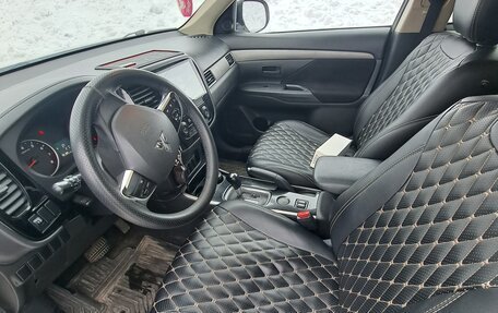 Mitsubishi Outlander III рестайлинг 3, 2017 год, 1 650 000 рублей, 7 фотография