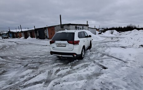 Mitsubishi Outlander III рестайлинг 3, 2017 год, 1 650 000 рублей, 4 фотография