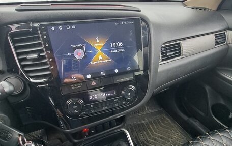 Mitsubishi Outlander III рестайлинг 3, 2017 год, 1 650 000 рублей, 10 фотография