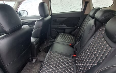 Mitsubishi Outlander III рестайлинг 3, 2017 год, 1 650 000 рублей, 6 фотография