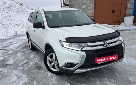 Mitsubishi Outlander III рестайлинг 3, 2017 год, 1 650 000 рублей, 2 фотография