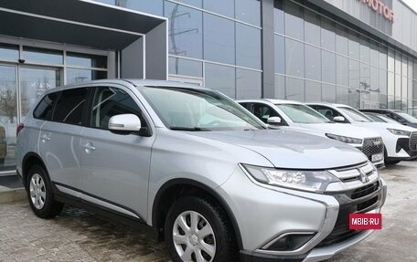 Mitsubishi Outlander III рестайлинг 3, 2017 год, 1 930 000 рублей, 3 фотография
