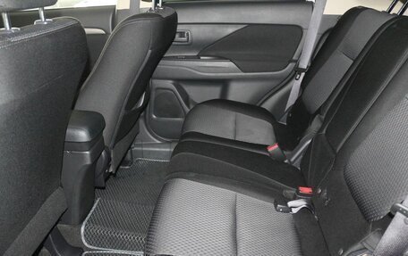 Mitsubishi Outlander III рестайлинг 3, 2017 год, 1 930 000 рублей, 17 фотография